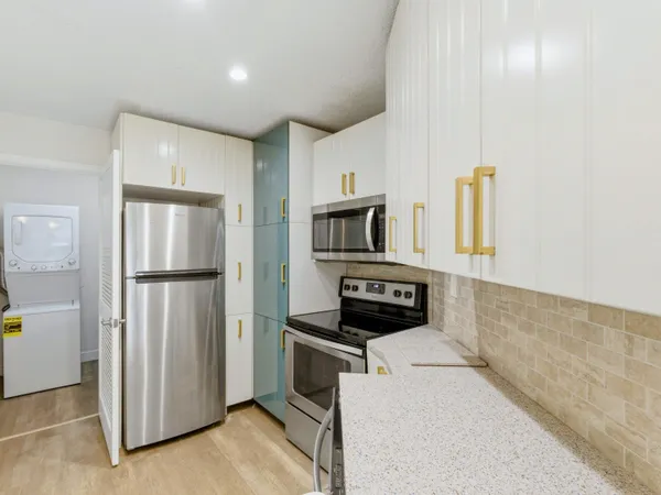 $1,888,000 | 825 Dogwood Drive, Delray Beach, FL 33483