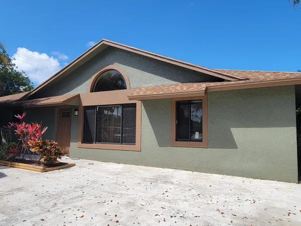 $1,888,000 | 825 Dogwood Drive, Delray Beach, FL 33483