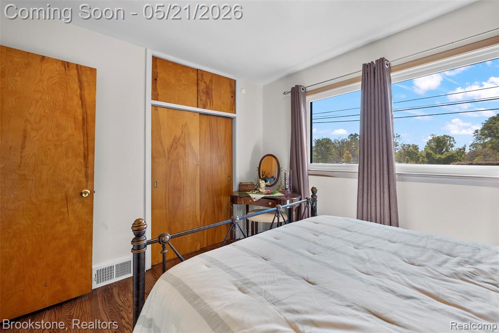 18474 Beverly Road Beverly Hills, MI 48025 - Photo 18 of 38