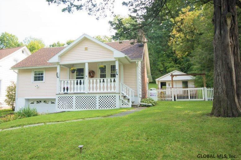 12 Andover Road Bethlehem, NY 12159 - Photo 2 of 25 Photo 2
