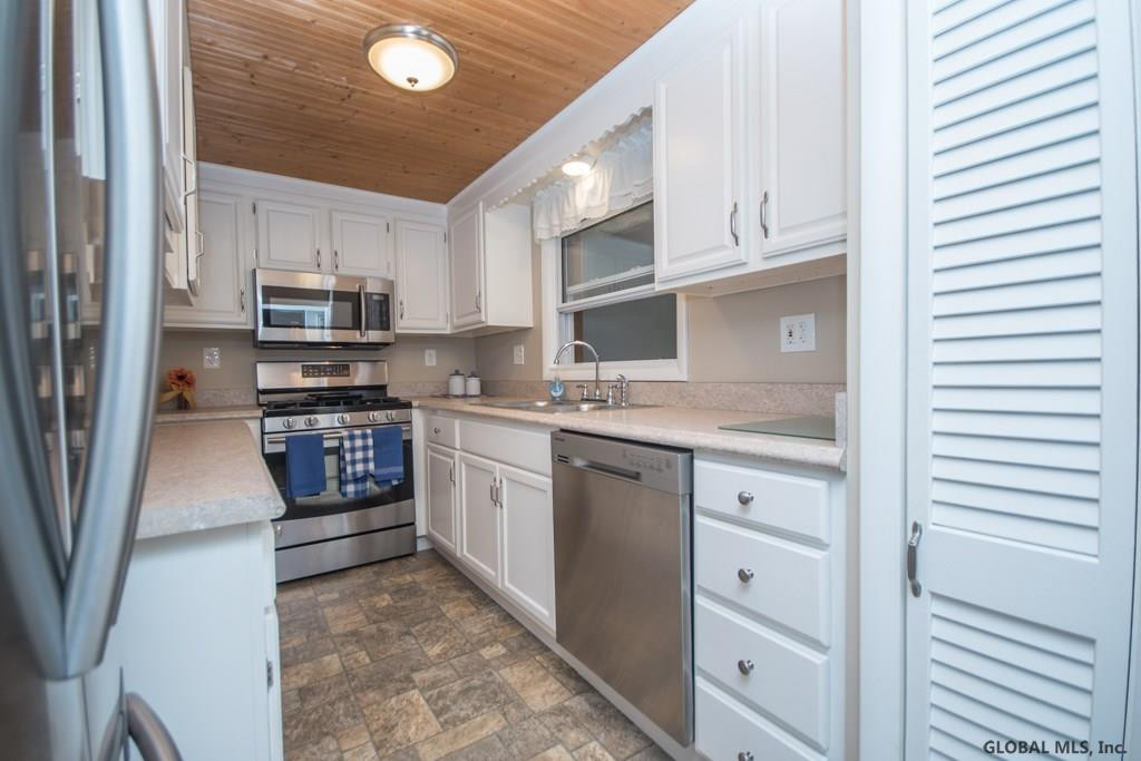 12 Andover Road Bethlehem, NY 12159 - Photo 8 of 25 Photo 8