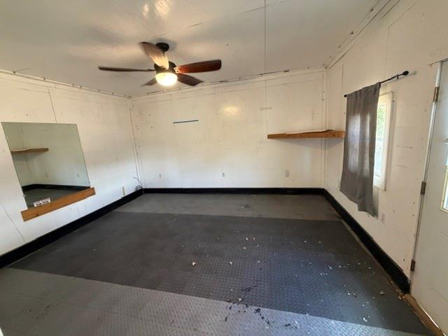 503 East Main Street Decatur, TX 76234 - Photo 5 of 22 Flex Space- workout room- man/woman cave/ large office