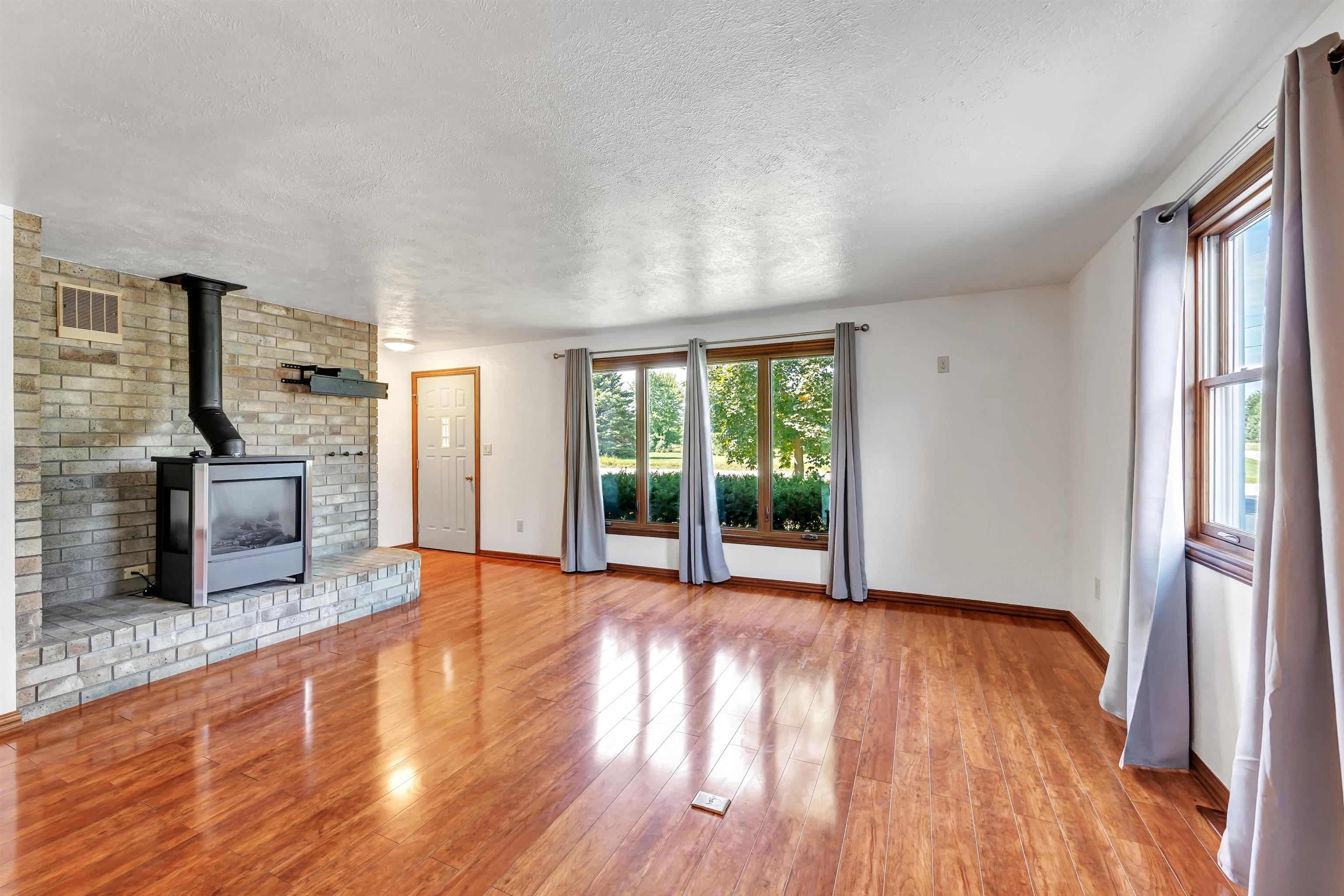 660 North Northview Road Green Bay, WI 54311 - Photo 2 of 44 Gallery Image 2