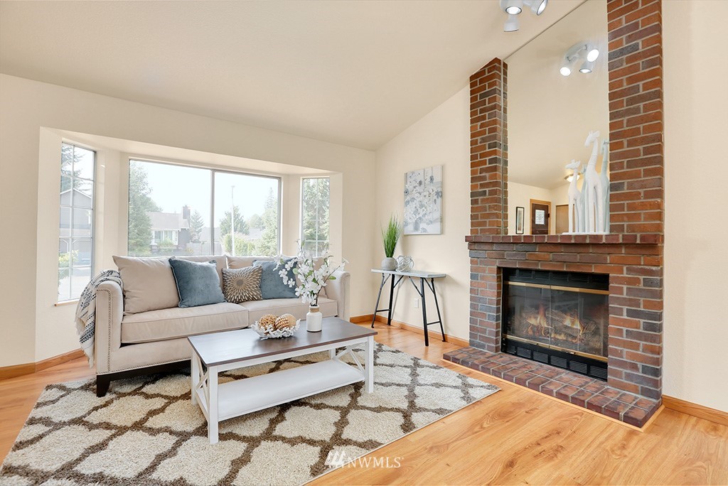 2225 186th Place Southeast Bothell, WA 98012 - Photo 4 of 22 Gallery Image 4