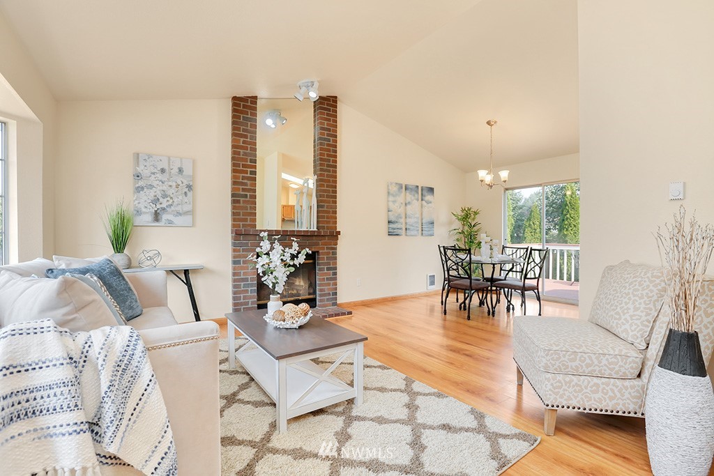 2225 186th Place Southeast Bothell, WA 98012 - Photo 5 of 22 Gallery Image 5