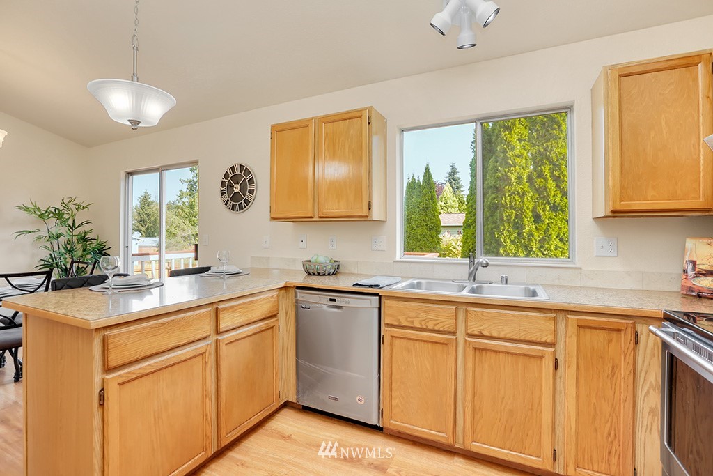 2225 186th Place Southeast Bothell, WA 98012 - Photo 10 of 22 Gallery Image 10