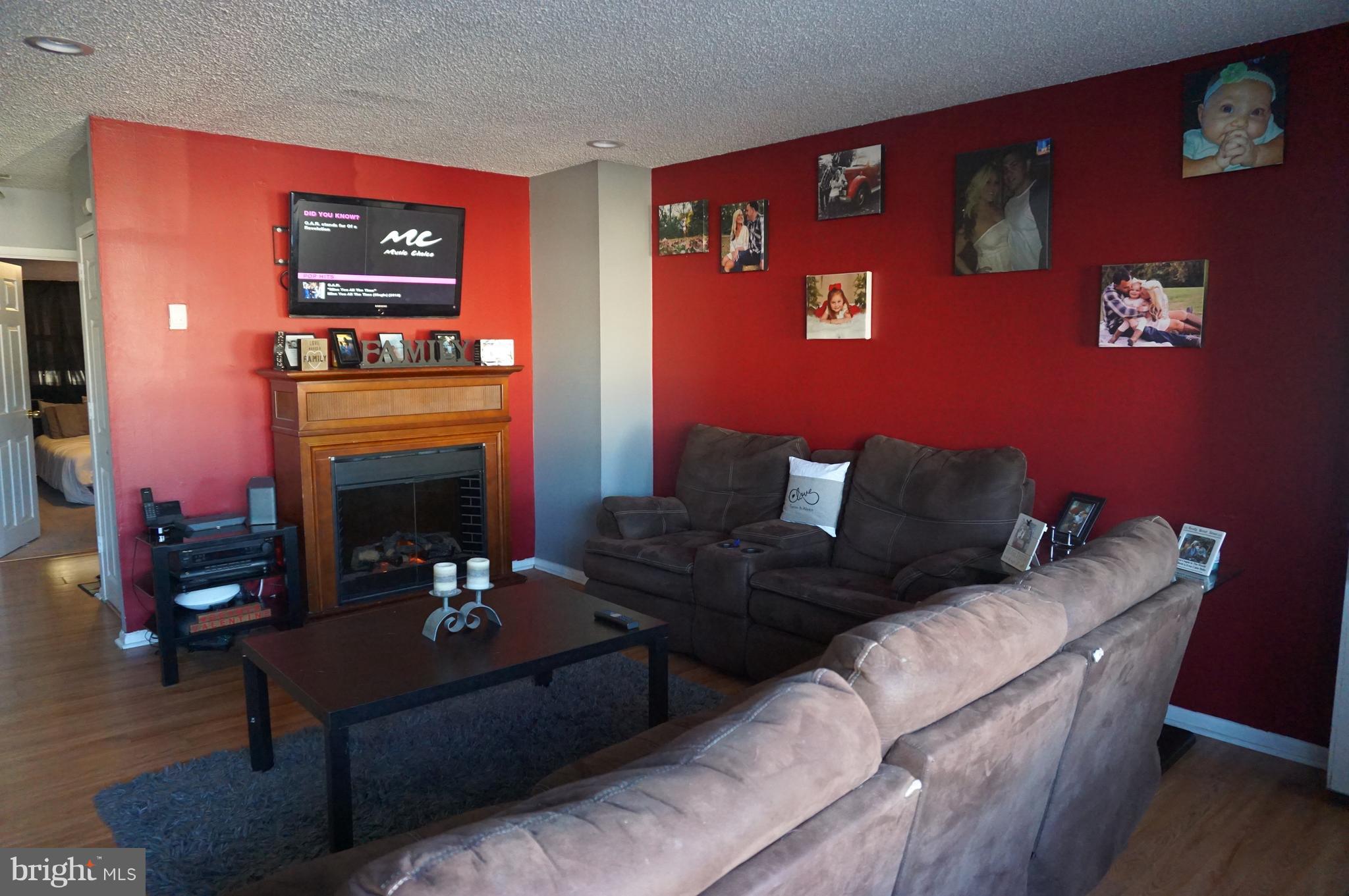 3852 Fairdale Road Philadelphia, PA 19154 - Photo 3 of 25 Living Room