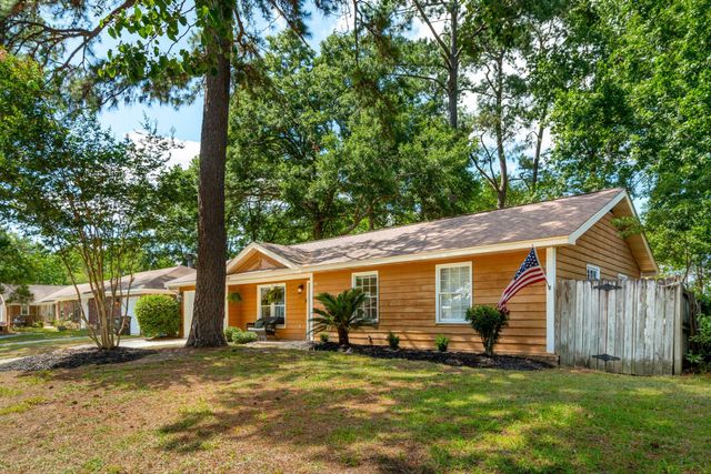 $290,000 | 210 Crestwood Drive, Summerville, SC 29483