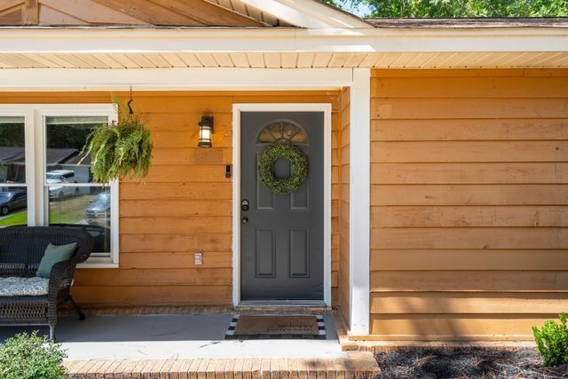 $290,000 | 210 Crestwood Drive, Summerville, SC 29483