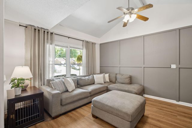 $290,000 | 210 Crestwood Drive, Summerville, SC 29483