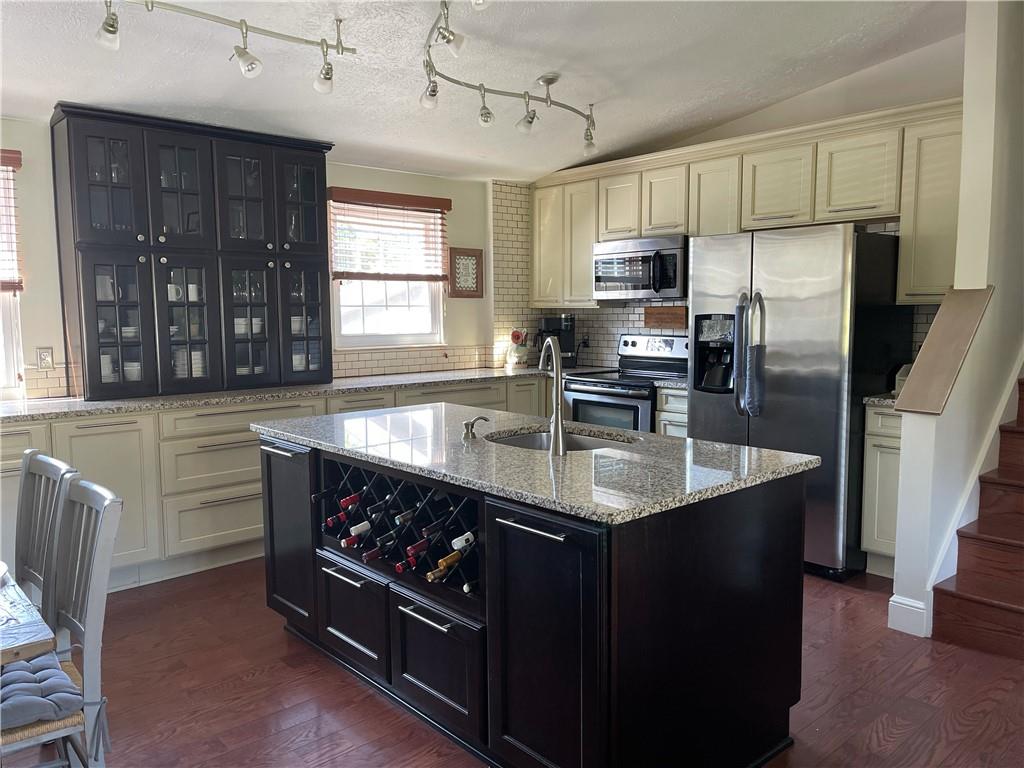 376 Center Grange Road Monaca, PA 15061 - Photo 3 of 25 Gallery Image 3