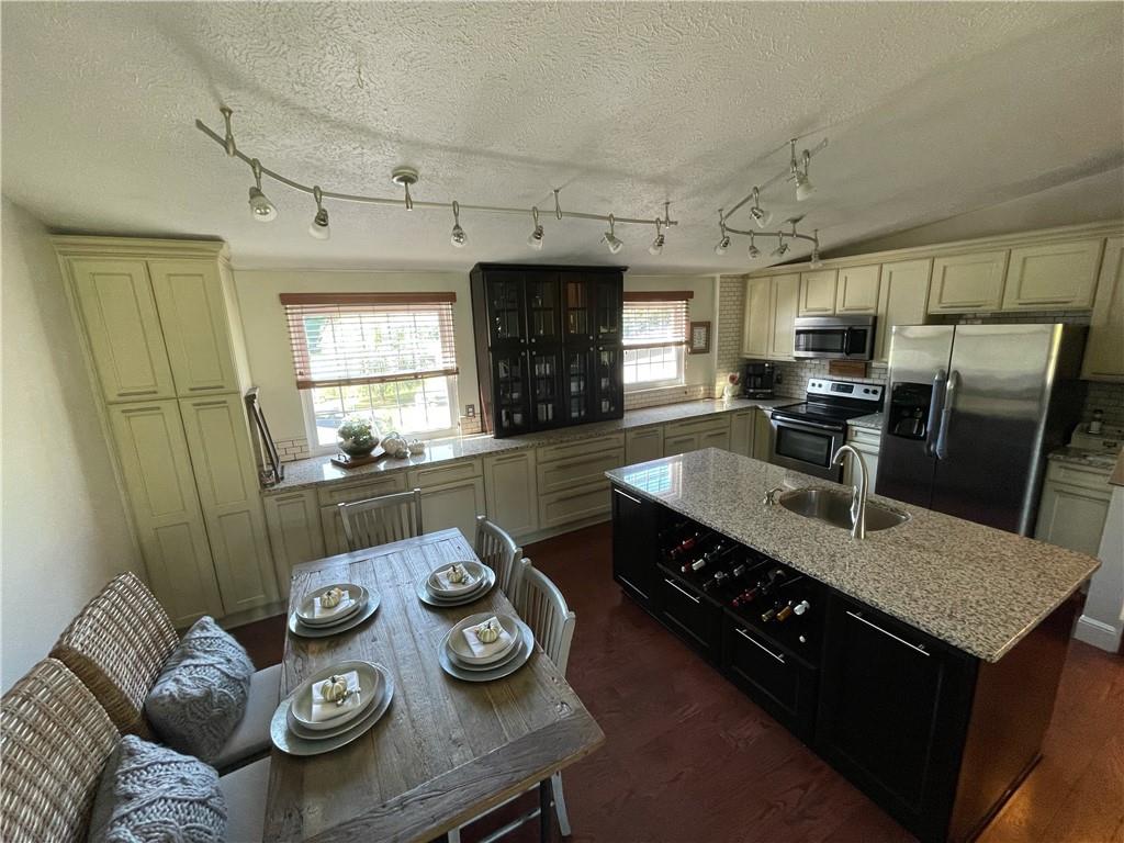 376 Center Grange Road Monaca, PA 15061 - Photo 4 of 25 Gallery Image 4