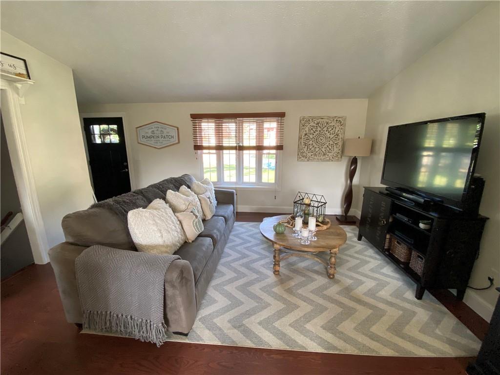 376 Center Grange Road Monaca, PA 15061 - Photo 5 of 25 Gallery Image 5