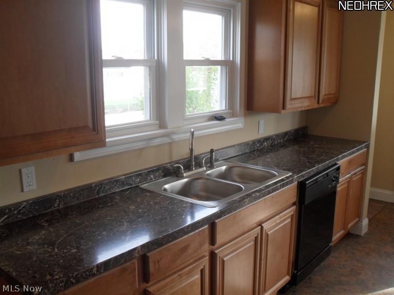 7713 Spring Garden Road Cleveland, OH 44129 - Photo 7 of 22