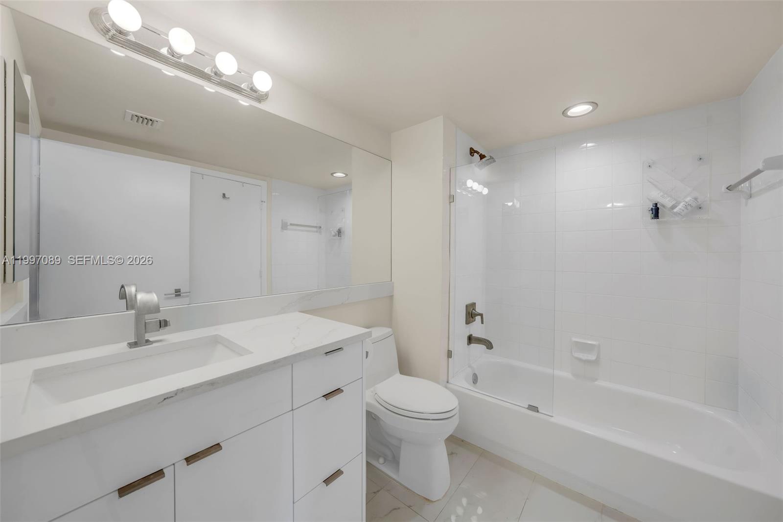 650 West Avenue, Unit 1912 Miami Beach, FL 33139 - Photo 12 of 35