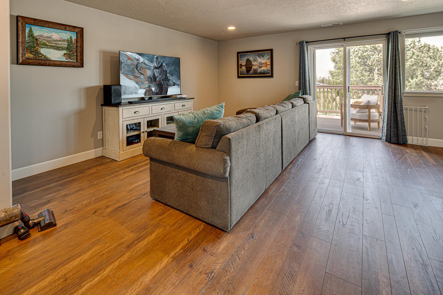 4741 Southwest Zenith Avenue Redmond, OR 97756 - Photo 15 of 34 Upstairs Bonus Room w/door to upper deck.