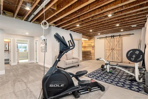 a view of livingroom with furniture