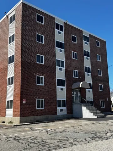$2,100 | 215 Winter Street, Unit 2F, Weymouth, MA 02188