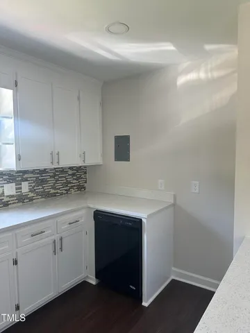 a close up view of washer and dryer