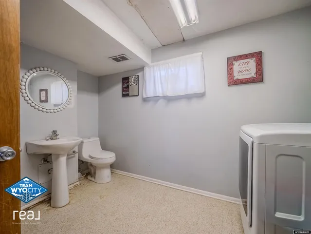 $300,000 | 3300 Navarre Road, Casper, WY 82604