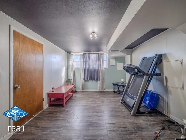 $300,000 | 3300 Navarre Road, Casper, WY 82604