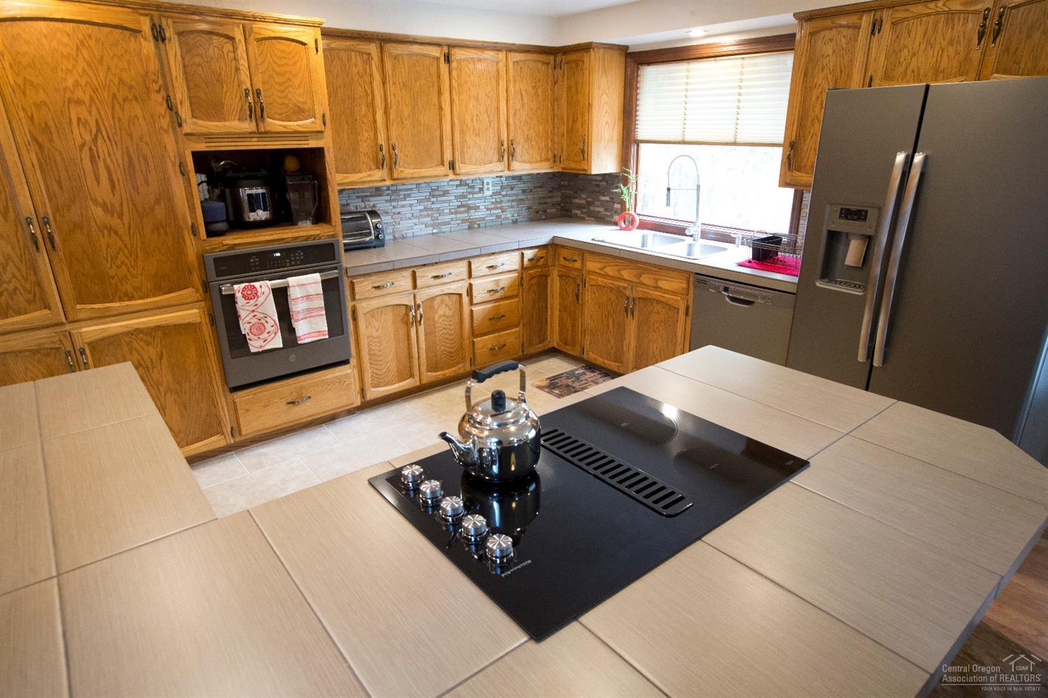 14432 Crossroads Loop Sisters, OR 97759 - Photo 8 of 25 Additional Photo