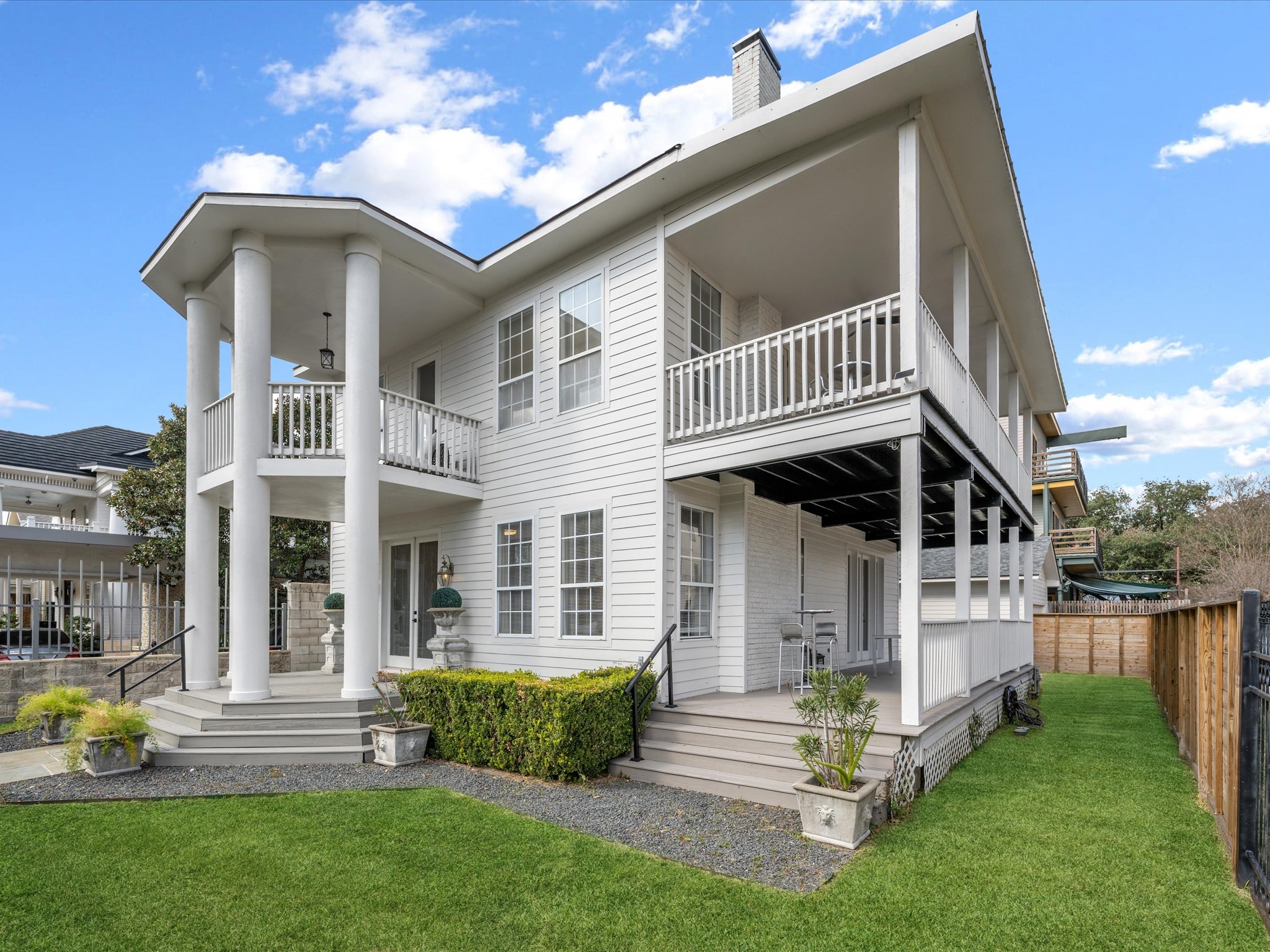 302 West Drew Street Houston, TX 77006 - Photo 1 of 48 a front view of a house with a yard