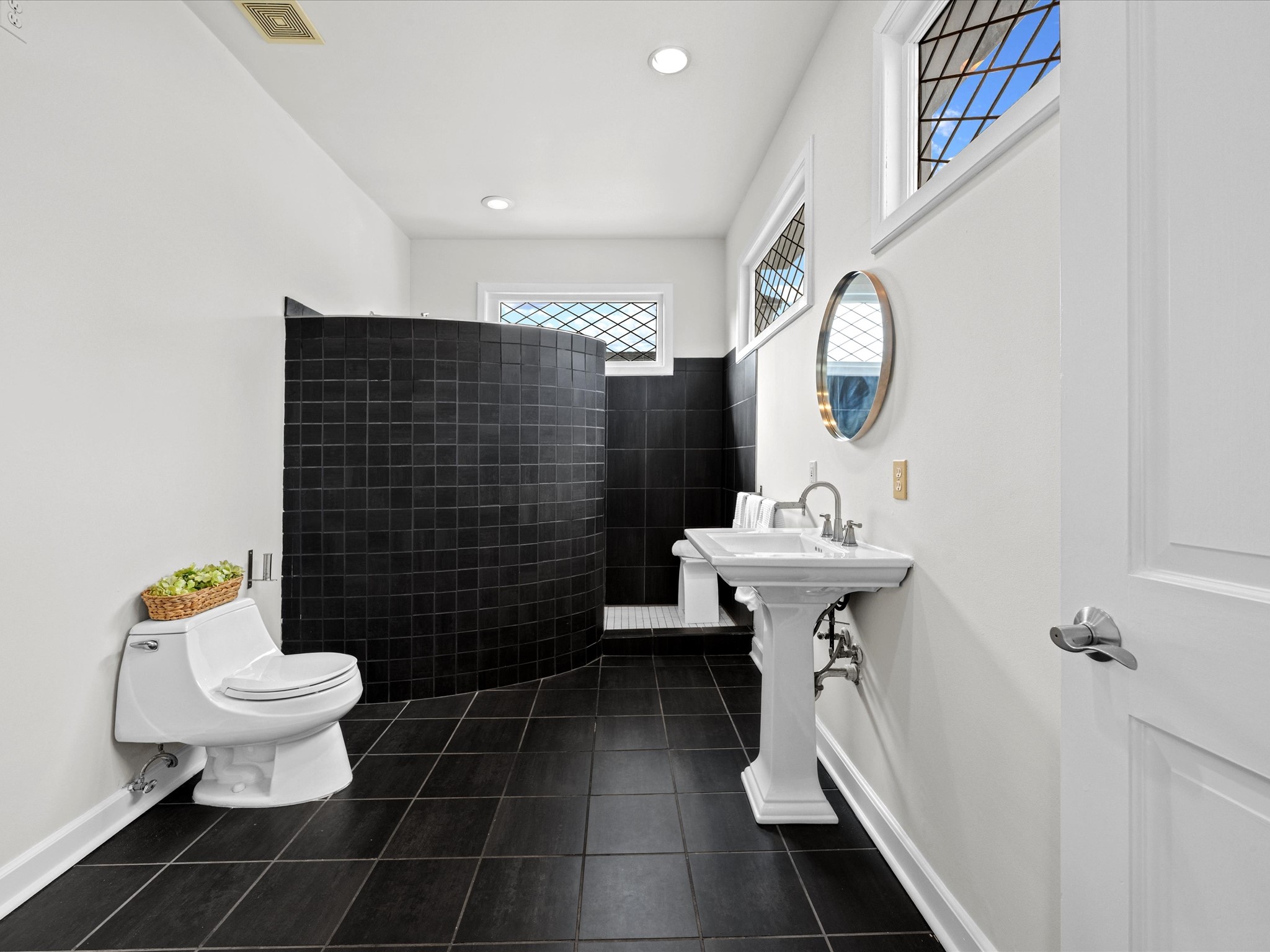 302 West Drew Street Houston, TX 77006 - Photo 30 of 48 a bathroom with a sink toilet and shower