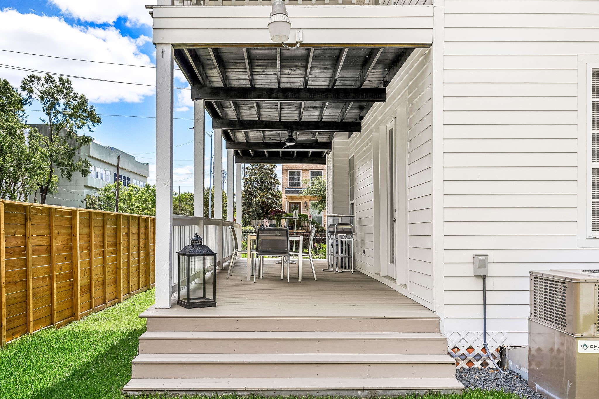 302 West Drew Street Houston, TX 77006 - Photo 36 of 48 a view of entryway with patio