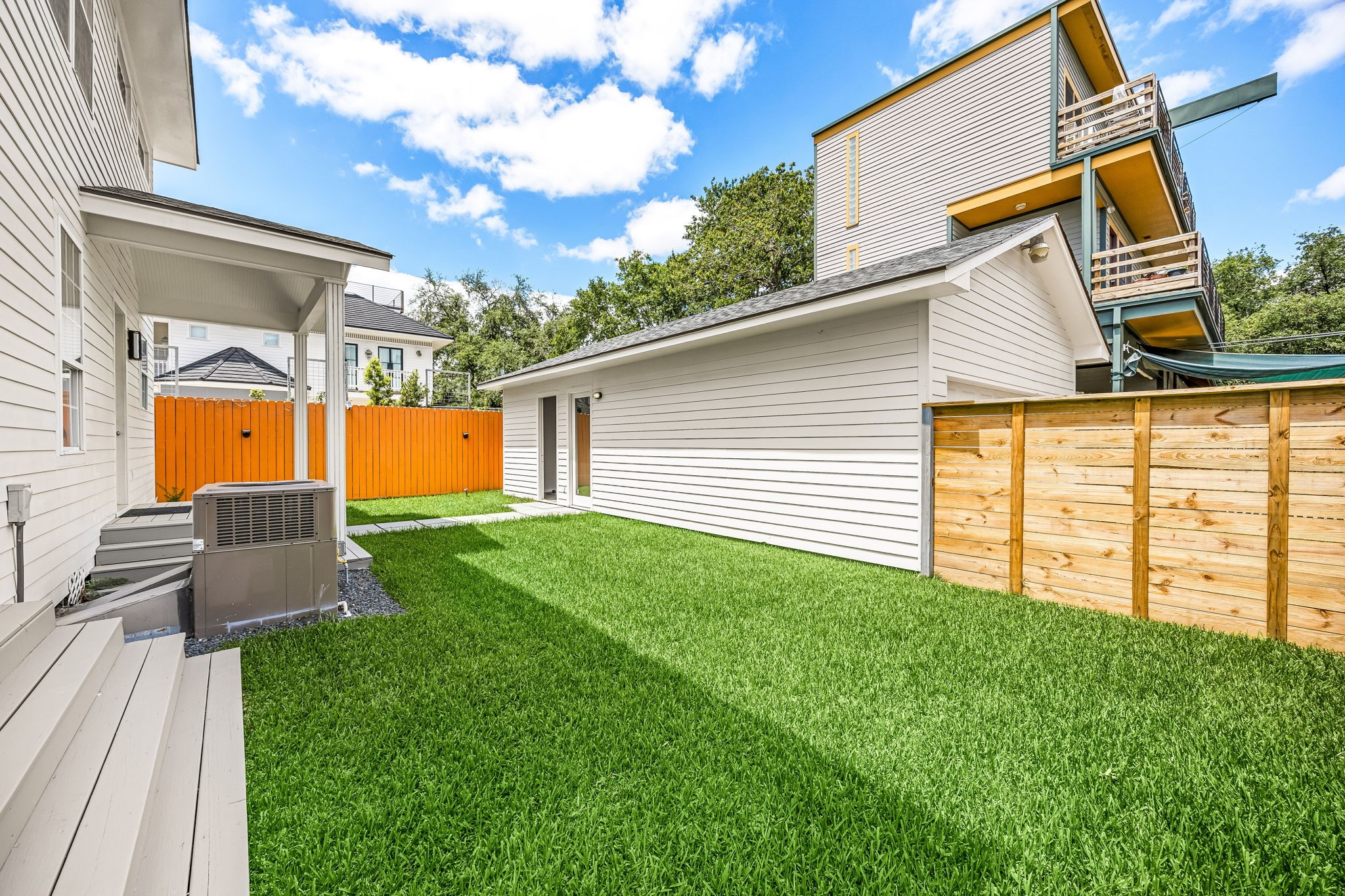 302 West Drew Street Houston, TX 77006 - Photo 37 of 48 a backyard of a house with lots of green space