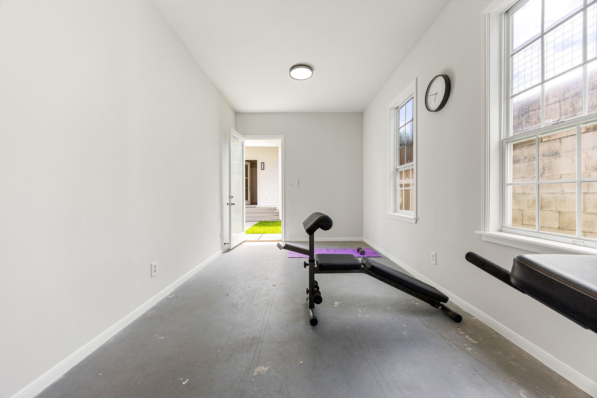 302 West Drew Street Houston, TX 77006 - Photo 40 of 48 a room with window and gym equipment