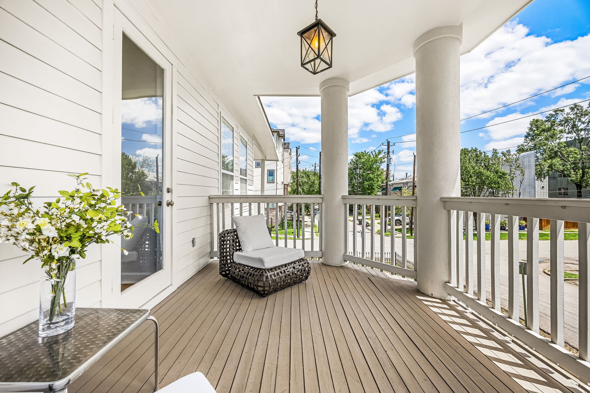 302 West Drew Street Houston, TX 77006 - Photo 9 of 48 Fantastic front balcony perfect to people watch or enjoy a good book!