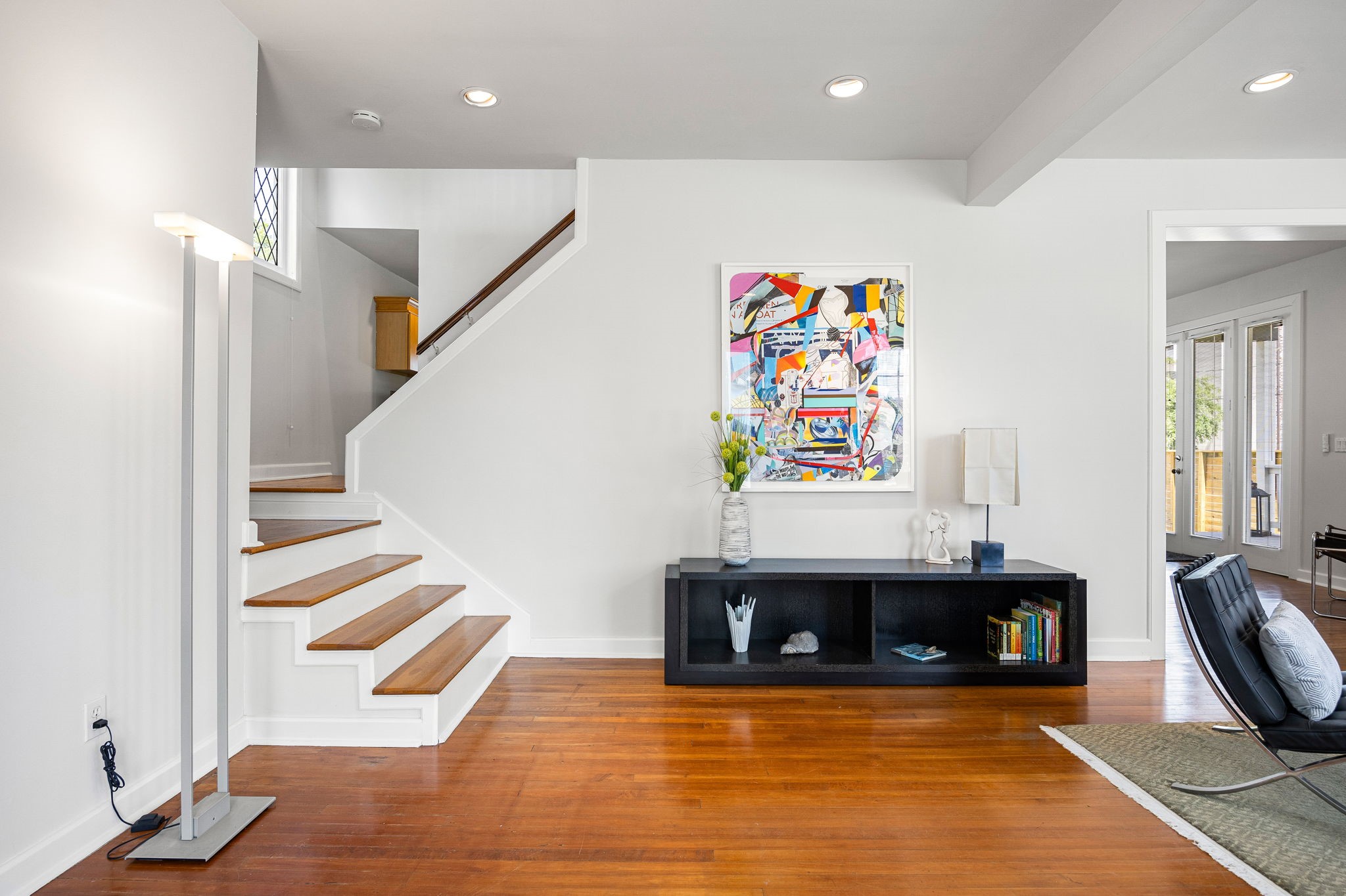 302 West Drew Street Houston, TX 77006 - Photo 10 of 48 a view of a hallway with seating area