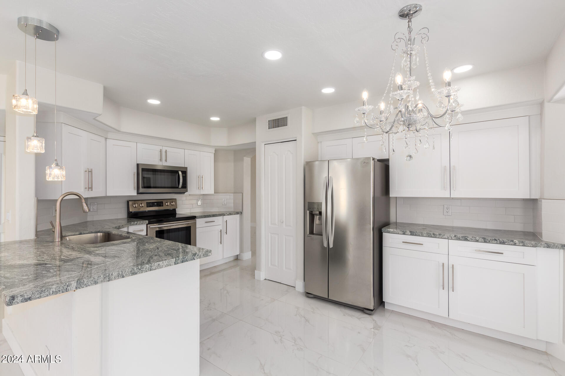 9611 South 50th Street Phoenix, AZ 85044 - Photo 12 of 40 16-50th