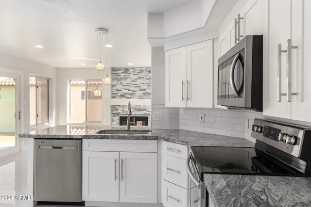 $2,850 | 9611 South 50th Street, Phoenix, AZ 85044