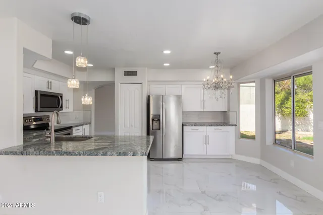 $2,850 | 9611 South 50th Street, Phoenix, AZ 85044