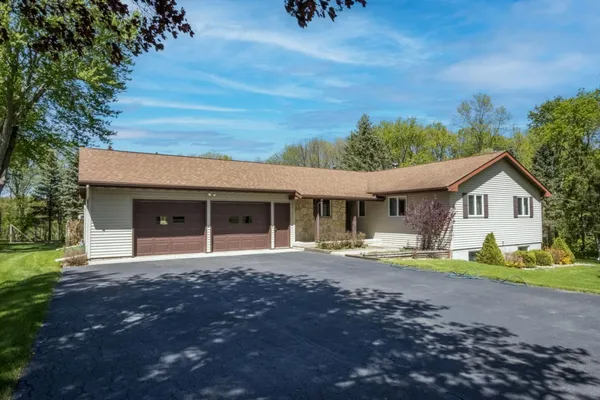 $459,000 | 100 Stony Creek Circle, Mankato, MN 56001
