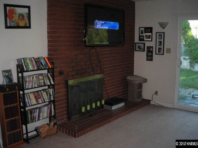 700 Wyoming Avenue Reno, NV 89503 - Photo 5 of 9 a living room with lots of books and a book shelf