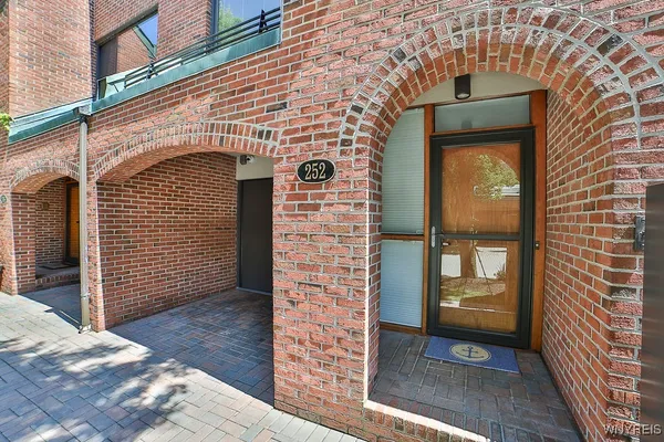 $850,000 | 252 Rivermist Drive, Buffalo, NY 14202