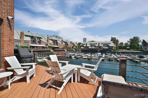 $850,000 | 252 Rivermist Drive, Buffalo, NY 14202