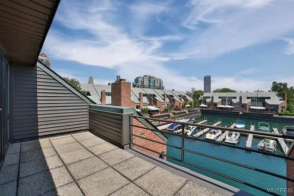 $850,000 | 252 Rivermist Drive, Buffalo, NY 14202