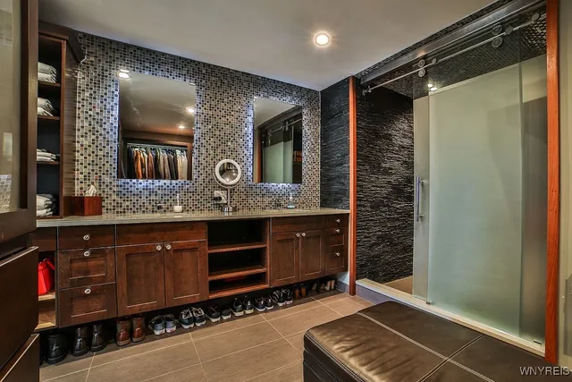 $875,000 | 252 Rivermist Drive, Buffalo, NY 14202