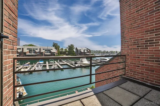 $875,000 | 252 Rivermist Drive, Buffalo, NY 14202