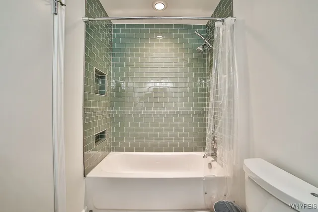 $875,000 | 252 Rivermist Drive, Buffalo, NY 14202