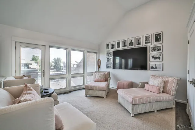 $875,000 | 252 Rivermist Drive, Buffalo, NY 14202