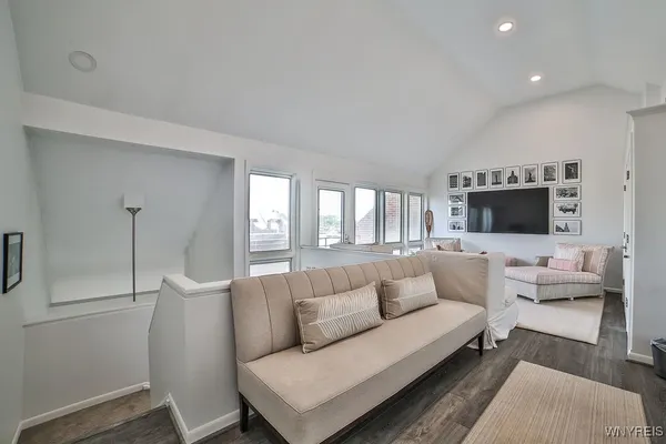 $850,000 | 252 Rivermist Drive, Buffalo, NY 14202