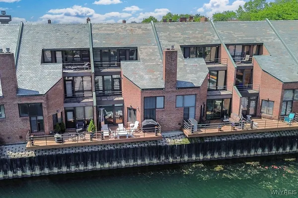 $850,000 | 252 Rivermist Drive, Buffalo, NY 14202