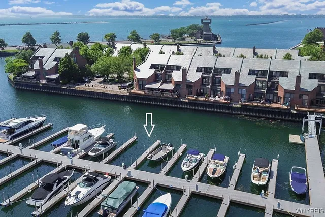 $875,000 | 252 Rivermist Drive, Buffalo, NY 14202