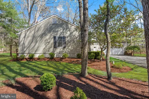 $685,000 | 2 Strafford Court, Medford, NJ 08055
