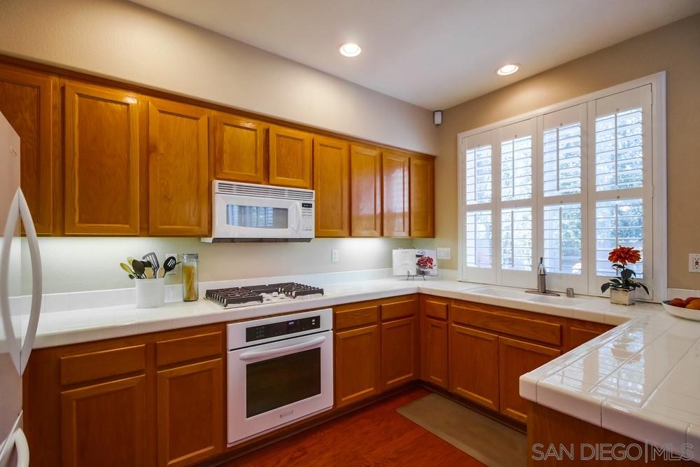 12232 Pepper Tree Lane Poway, CA 92064 - Photo 9 of 25 Gas Cooktop